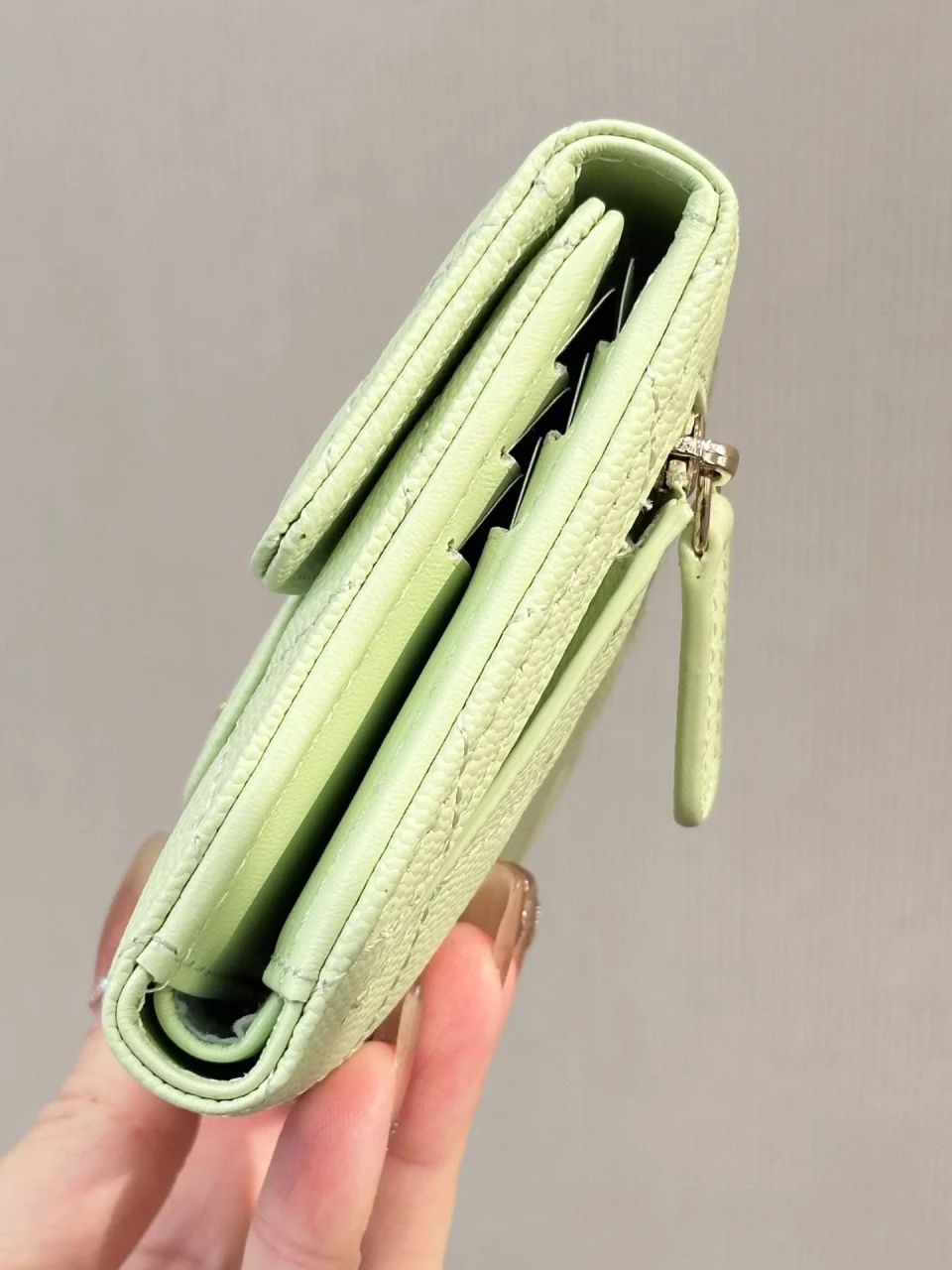錢夾內部分層與容量